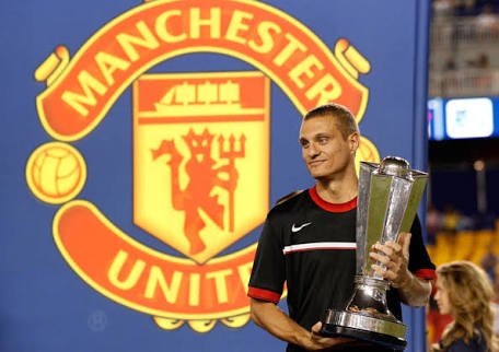Nemanja Vidic - Man Utd:

PL: 🏆🏆🏆🏆🏆
League Cup: 🏆🏆🏆
Champions League: 🏆
Club World Cup: 🏆

#mufc