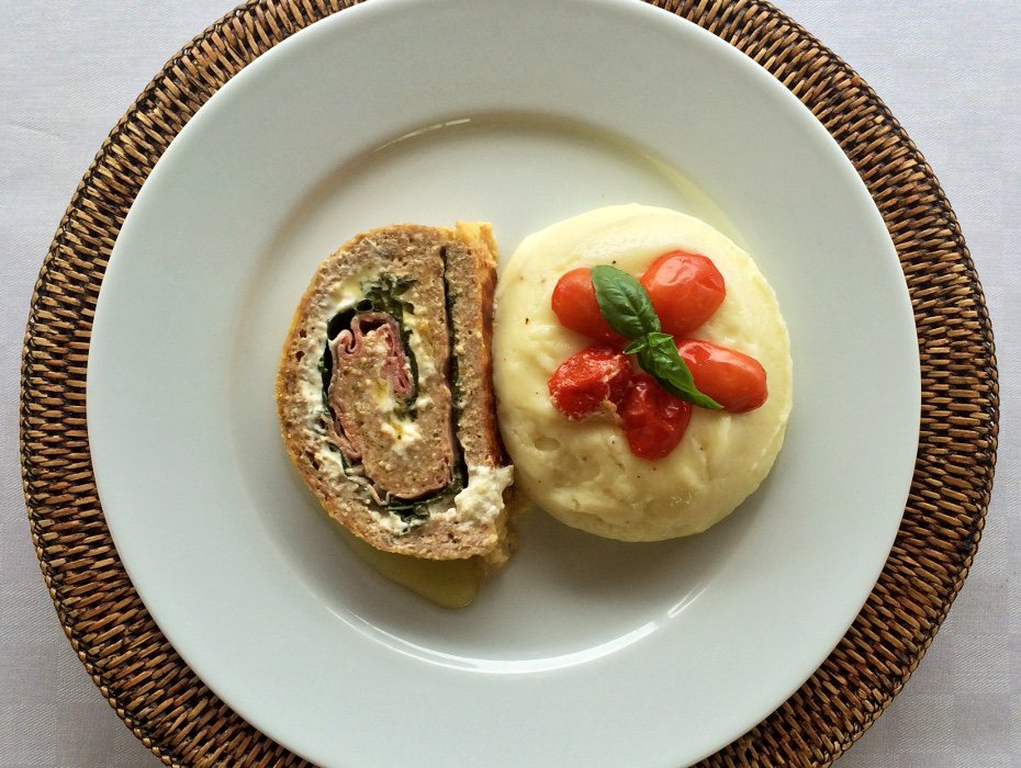 TiniChef's tweet image. Everybody loves meatloaf! What do you think about this savory main course? bit.ly/1SopEdo #cooking #recipe