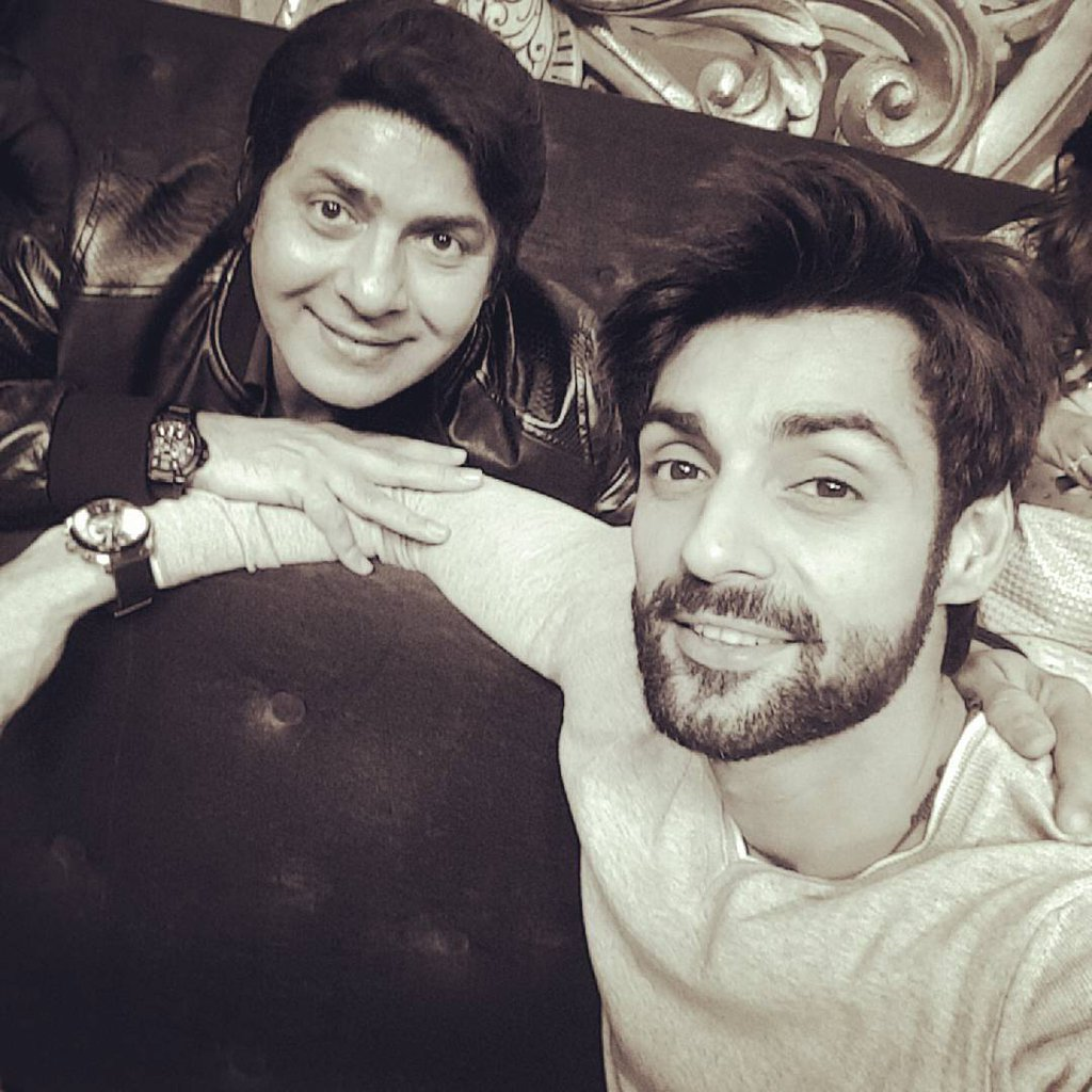 KaranWahi_FC's tweet photo. RT: @karan009wahi Supacool SUDESH paaaji @Sudesh_Lehri #ComedyNightsBachao #colors #sat10pm #fun #masti https://t.co/1UOuUJu7Ds