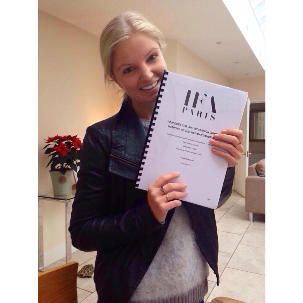 charliepea_'s tweet image. MBA Dissertation ✔️ | Spot the tortoise photobomb 🐢 | #mba #mbadissertation #dissertationselfie #ifaparis #fashion