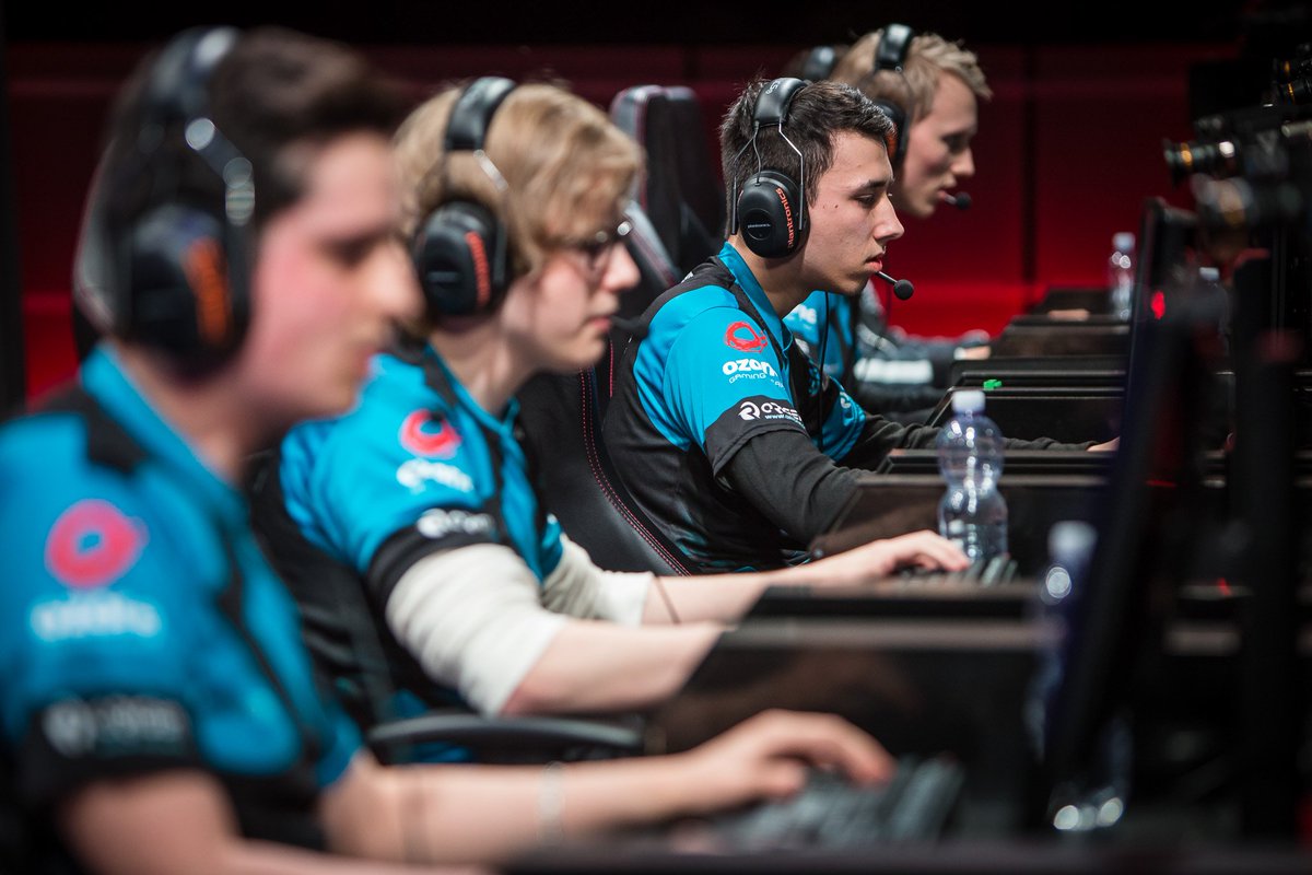 LoL Esports tweet media