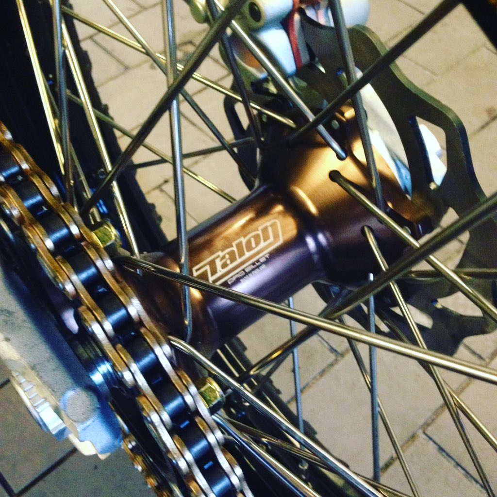 <a href="/M_watkins94/">Matt Watkins</a> building up the race bike for hawkstone ... These <a href="/TalonEng/">Talon Engineering</a> wheels looking 🔥