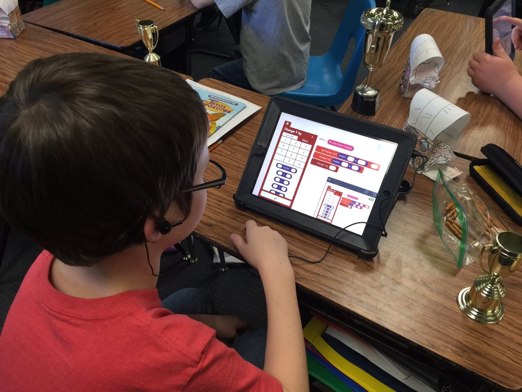 AzleEdTech's tweet photo. Fun day of coding with @WalnutCreekAISD 3rd grade GT! @hopscotch @azleisd https://t.co/N3ZAQwckiH