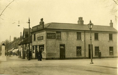 Hull_Museums's tweet photo. ...and here’s a photo of the Haworth Arms on Beverley Road in 1926 (43 years after #FSSmith’s drawing) #PastPints https://t.co/p2X9gy1GkB