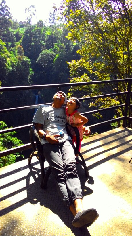 gtracbali's tweet photo. Rainbow waterfall, Cimahi, west java https://t.co/zlilDhB9ah