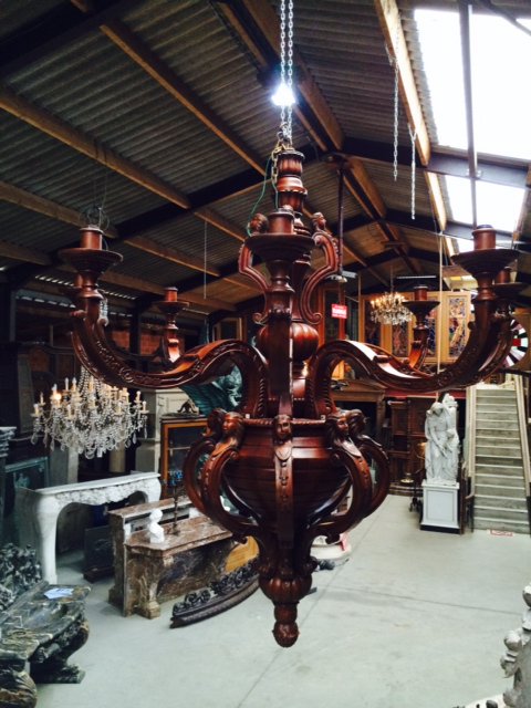 @MedussaAntiques #chandelier #woodenchandelier #luchter #houtenluchter
Houten luchters te koop Wooden chandeliers