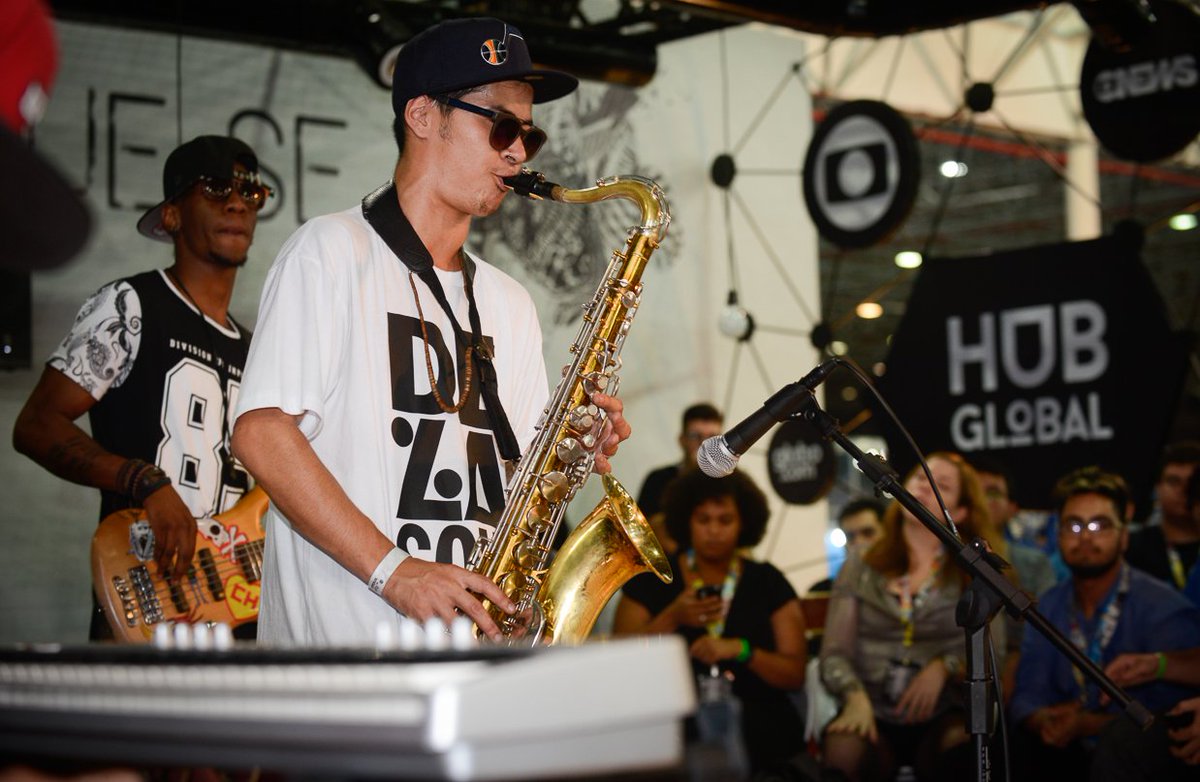 tvguniversidade's tweet photo. Muito show, literalmente! A madrugada no #HubGlobal foi assim, inesquecível! 🎷🎤🎼 #CPBR9 #tonacpbr #feelthefuture https://t.co/gvwnFbFfWL
