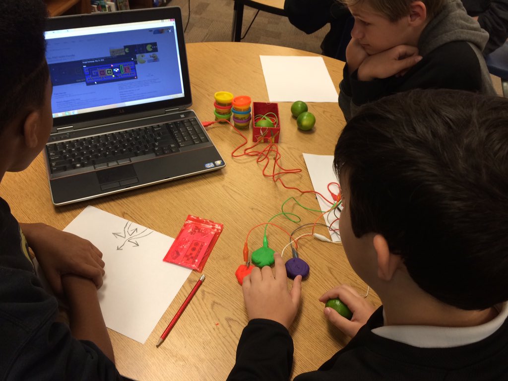Little_Mel2's tweet photo. Makerspace Friday with Mrs. sagraves classes! @ruthcherryint @RCISDFoundation@RoyseCityISD #makerspace #technogenius https://t.co/yc4uhhBFl3