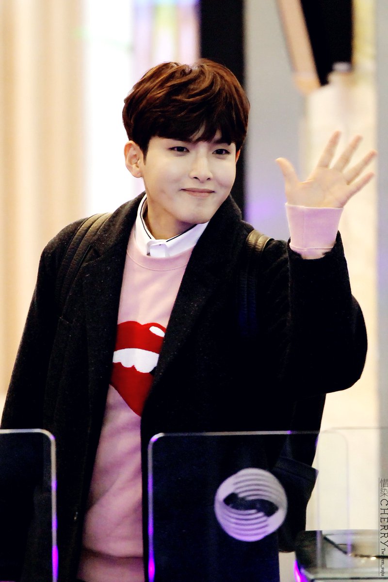 fren_suju's tweet photo. 160129  kiss the radio SUKIRA 출근 #려욱 #RyeoWook 9P #어린왕자  →https://t.co/DUOzyydK2U https://t.co/QeBNgV8WMo