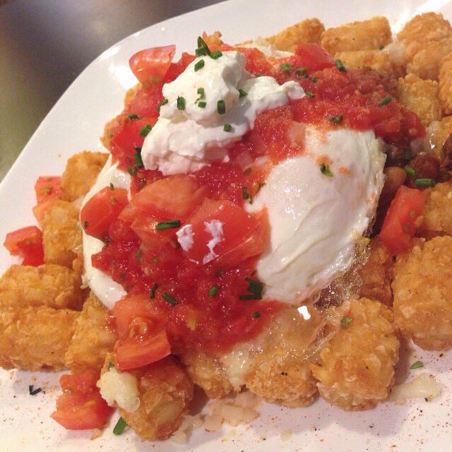 thefoodtasters's tweet photo. Give me some of your tots! Tot Stuff at @TheSquareCafe w/ @craigtumas celebrating #squarebreakfastweek ☕️🍴🍳 https://t.co/hsro2yQYl5