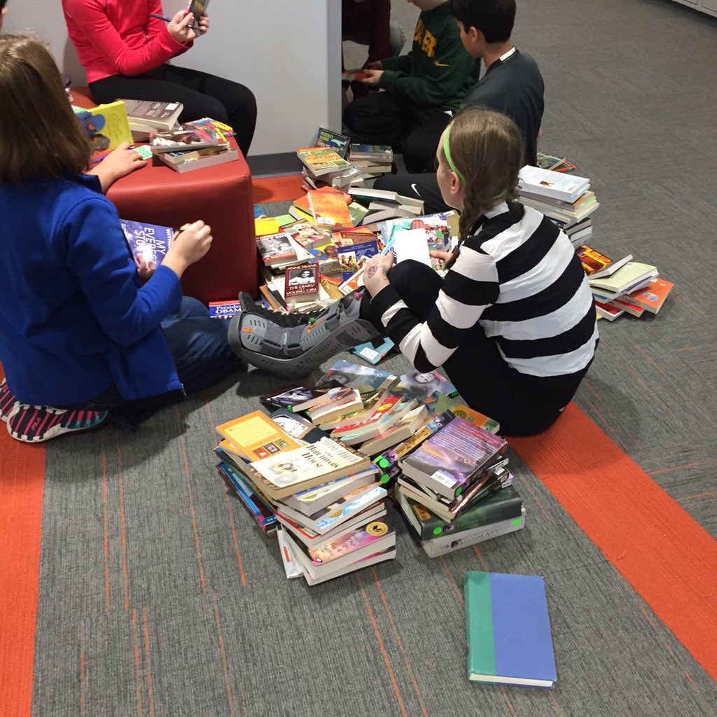JLDegner's tweet photo. New books! And lots of them. #classroomlibrary #flyhighfri @KromreyMS https://t.co/EwTyb5tKkj