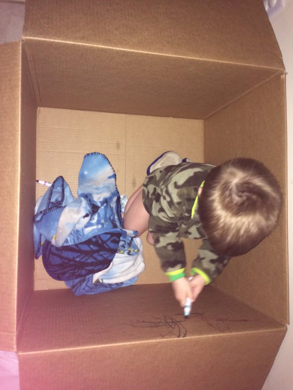 BoxedWholesale's tweet photo. Where coloring on the walls is a-okay ๐ท:@briannajross #ReasonsToShopBoxed https://t.co/rrtpJypCh6
