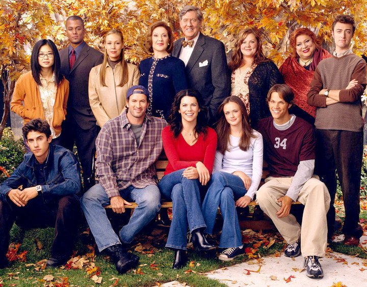 BuzzFeedEnt's tweet photo. #GilmoreGirls is officially coming back on Netflix, titled "Gilmore Girls: Seasons" https://t.co/J0mnNLSbhi https://t.co/0c8Si1eqZ7