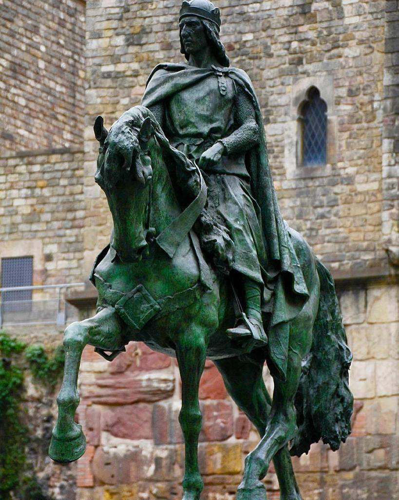 josepmprats's tweet photo. #horse #statue #ramonberengueriii #barcelona #sculpture #art https://t.co/Lf3Gnq9I5k
