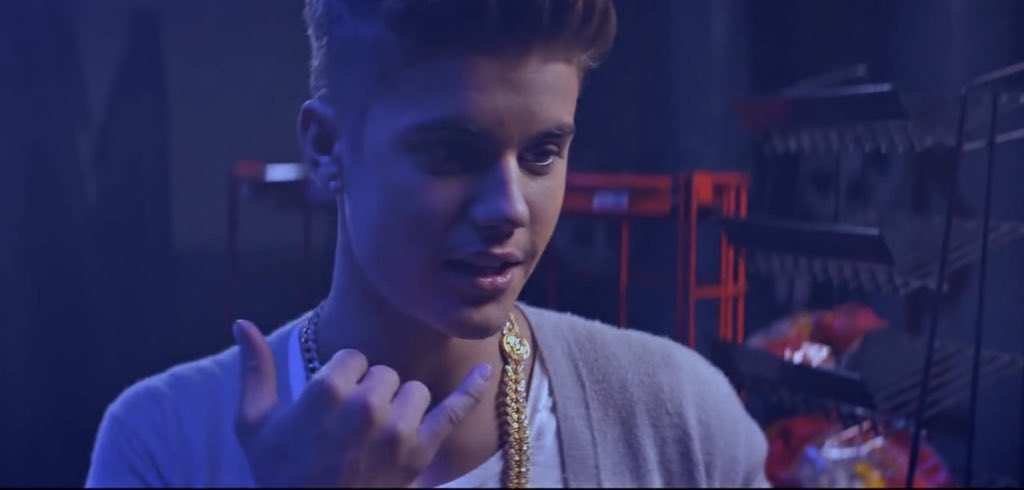 biebspurpose's tweet photo. 2 years since “I'd like to taki to you on the phone” https://t.co/luJbk4oZRo
