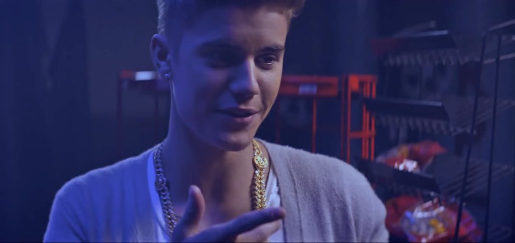 biebspurpose's tweet photo. 2 years since “I'd like to taki to you on the phone” https://t.co/luJbk4oZRo
