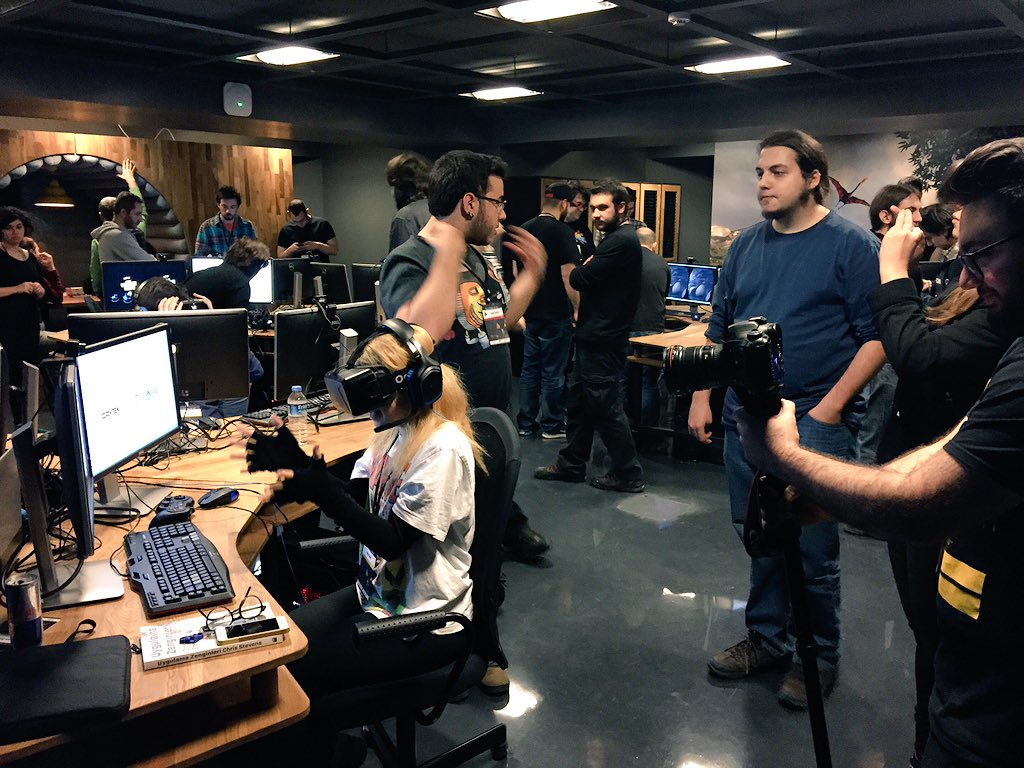 guvencat's tweet photo. Global Game Jam İstanbul@bug katılımcıları geceyarısı #VRFirstBAU 'yu bastı! :) #LateNightVR #ggj16 #ggj16bug https://t.co/dIKJx0RDH6