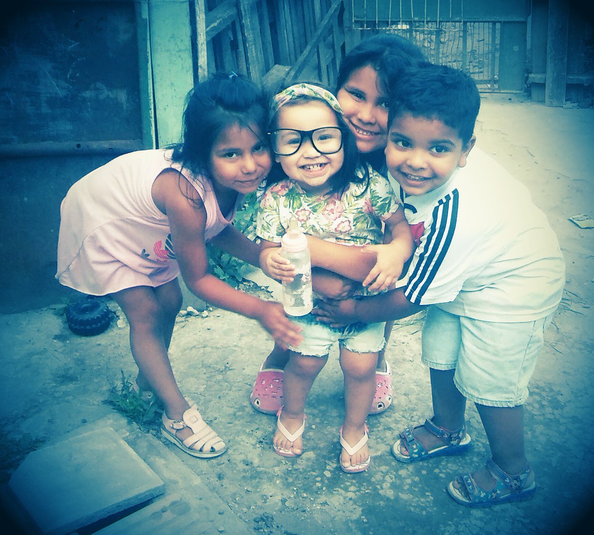 lore_lovemoreno's tweet photo. #maia #luana #facu #mora #misamores https://t.co/bpuFs4AfxD