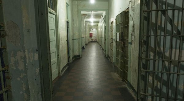 VICENews's tweet photo. How mentally ill prisoners become lost in the system and languish within jail walls: 
https://t.co/4Gi94ykjWU https://t.co/JqvPievoxO