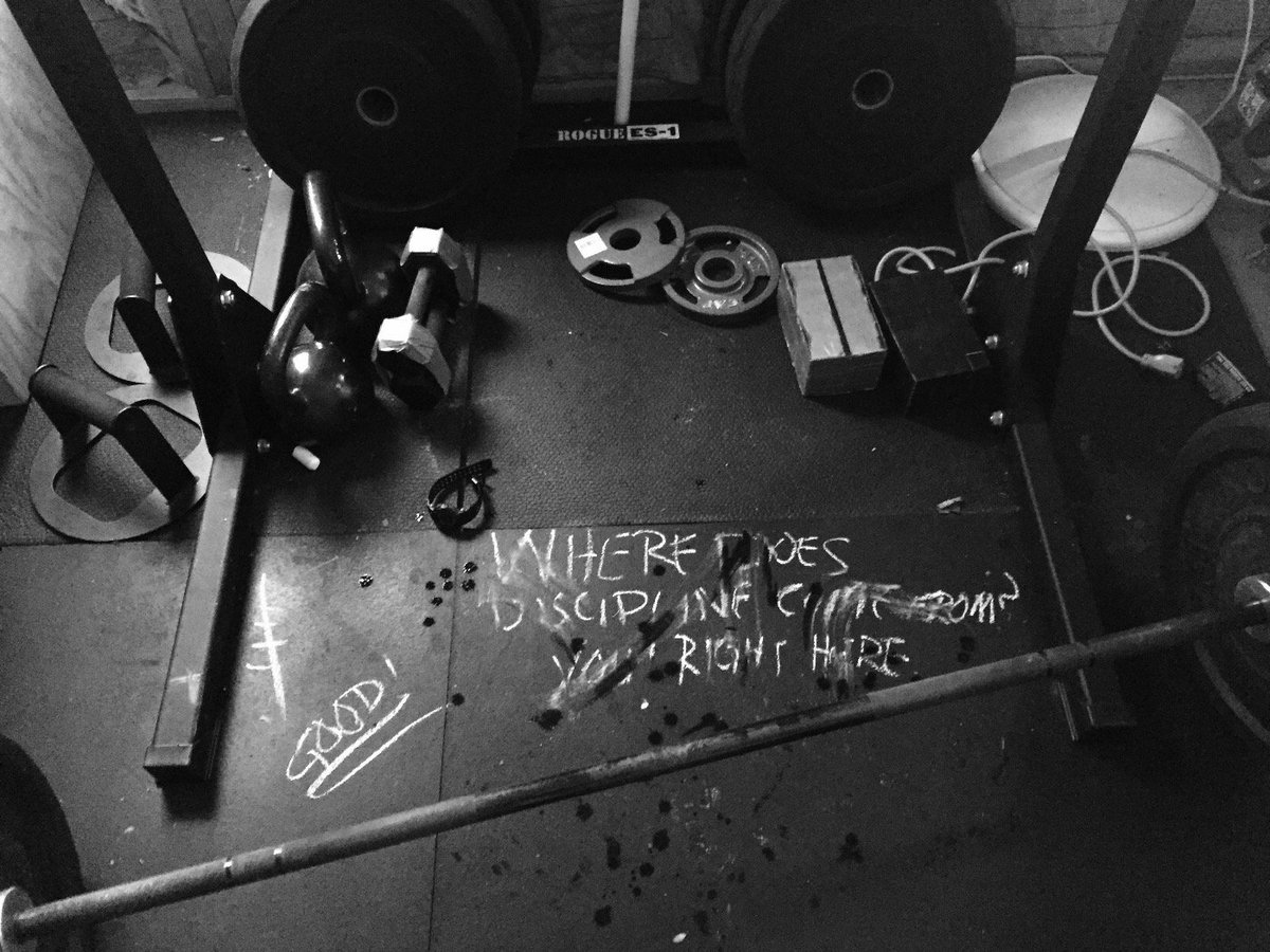 scalxndr's tweet image. Didn&apos;t feel like working out today, put some @jockowillink to get me through, message received