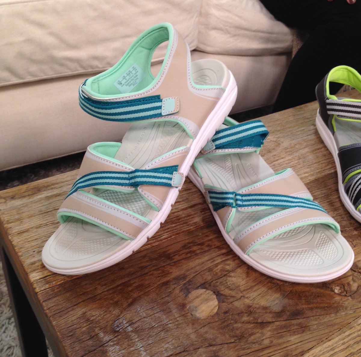 2pm ET: shop #ryka BREEZE #sandals on @QVC #LetsAccessorize w/ @LeilaniRykaGirl & @RachelQVC!qvc.co/Breeze
