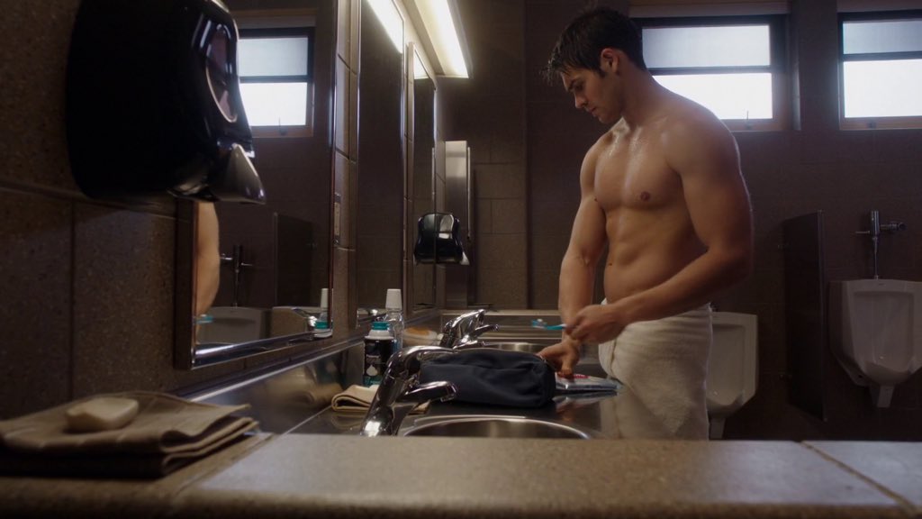 LeJeremyGilbert's tweet image. How do I look?