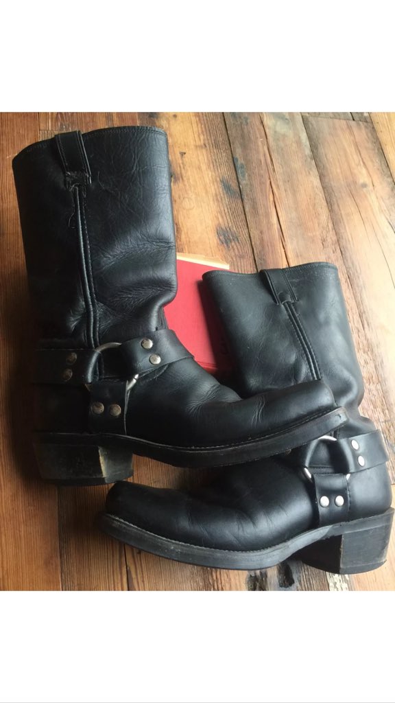 SilverCoyotes's tweet photo. Look #Vintageboots #HarnessBoots #BlackLeather #Motorcycleboots #Biltrite https://t.co/kZiu0tfLP3 #auction #sale https://t.co/Lkj0HvsdDF