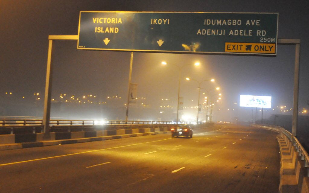 SecurityFocusNG's tweet photo. Illuminated Third Mainland Bridge, with Street Lights courtesy of the Light Up Lagos Project, on Thurs, Jan.28, 2016 https://t.co/e5JjCD8YSf