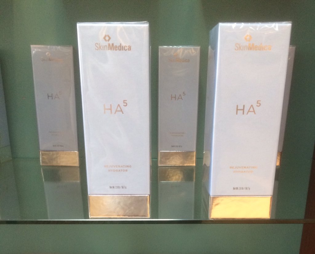 CatalystFargo's tweet image. HA from @skinmedica is here at Catalyst! Stop in today and get your hydrate on!