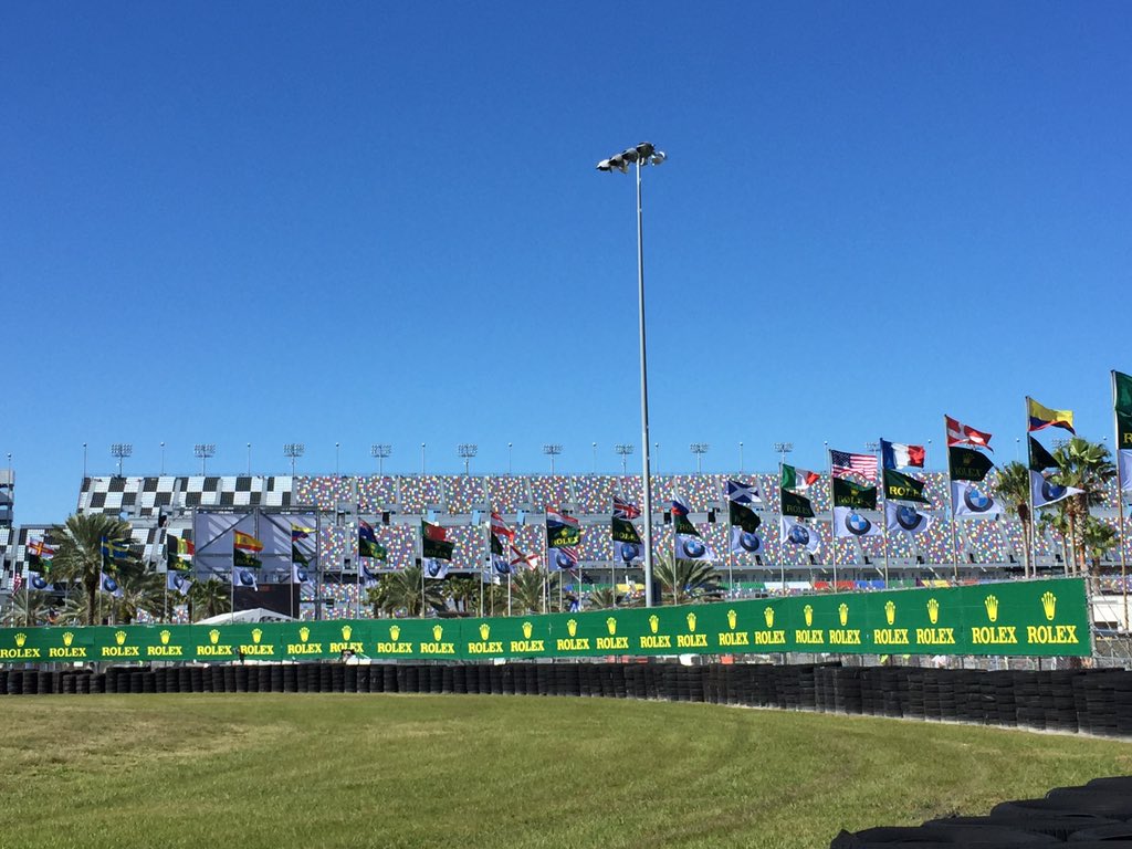 CandaceCamposWx's tweet photo. Can the WX be any more perfect at the @DISupdates #Rolex2? But will it continue? #pinpointing ur forecast on #news6 https://t.co/P8wHfFPZEp