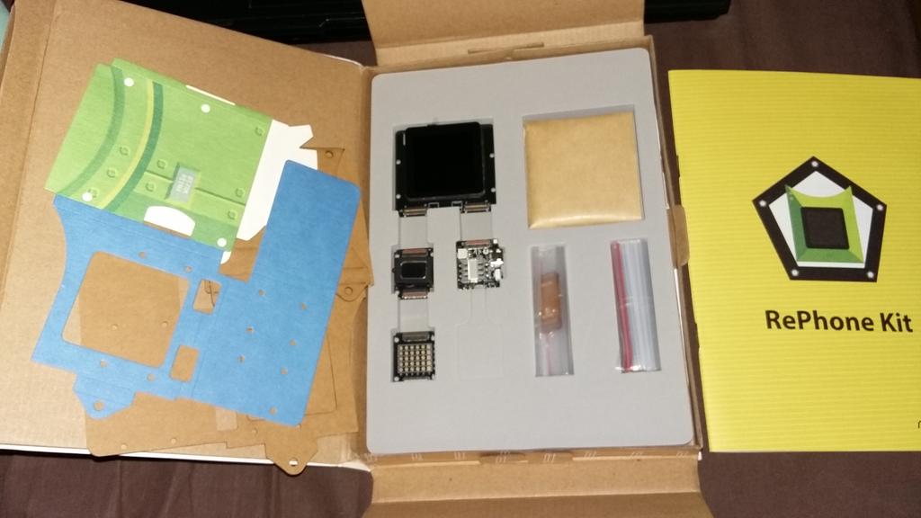 DesChips's tweet image. Let&apos;s see if I can hack this thing. #RePhone #MakeWithAda @seeedstudio