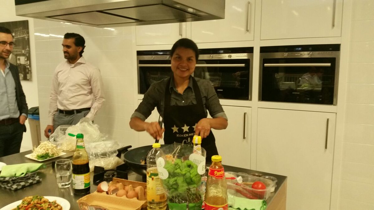 met_oh's tweet photo. Kook presentatie Asia expres food #kokenmetoh #Thaisopurk https://t.co/NT2mCXYghb