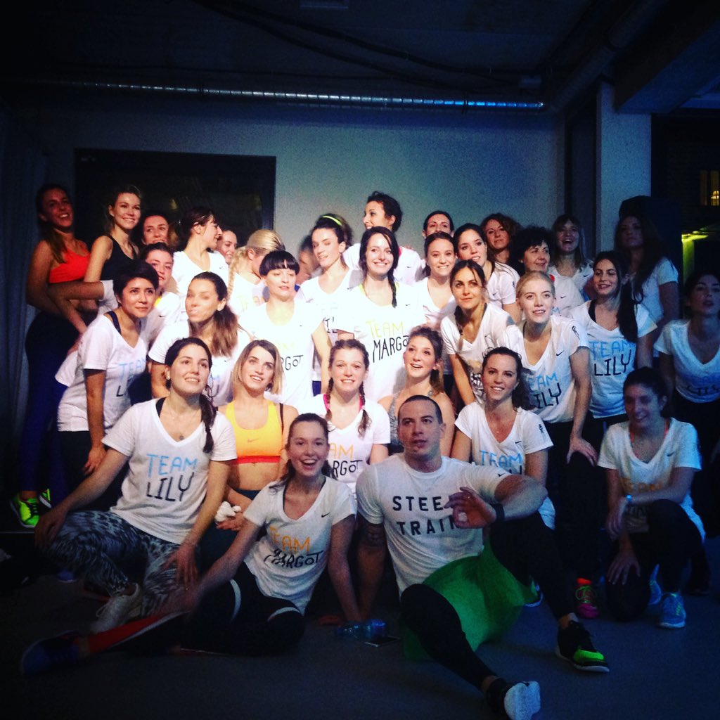 runningmic's tweet photo. @runnikewomen chiude stasera un'intensa settimana di Workout dedicati alle donne. #nikewomanweek @runnersworldITA https://t.co/Nt4gkpPiaw