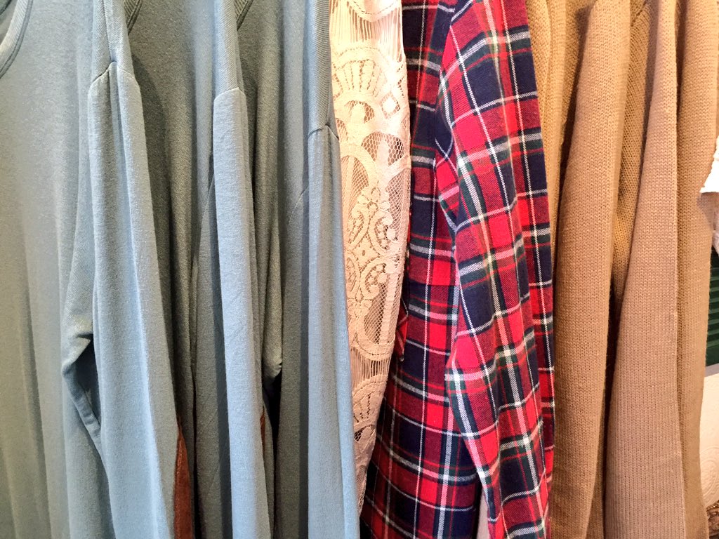 It's #flannelfriday here at the boutique. Tweet us your flannel photos ☺️💃