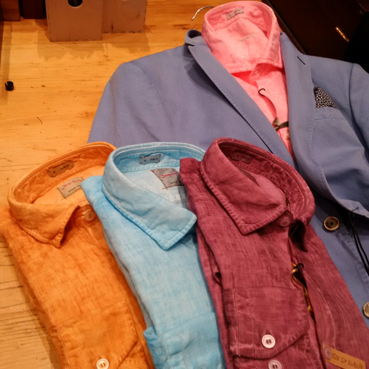 fadim1964's tweet photo. Spring not here yet but I got some cool colourful outfit to go away! Check it out https://t.co/nP3UyyjMjb