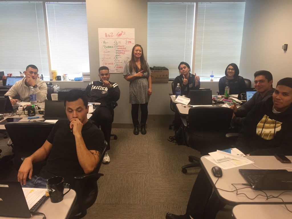 Woodsfan2016's tweet photo. @Sprint4NorCal Bethany D with our new retail consultant discussing small business opportunities.... https://t.co/kkqxki5ps1