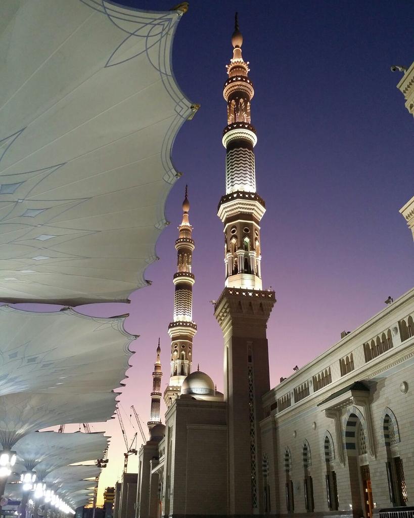 Fathima_NM's tweet photo. Most beautiful 💜
📷 : @Yusi_I https://t.co/DA7u6Mtbr2