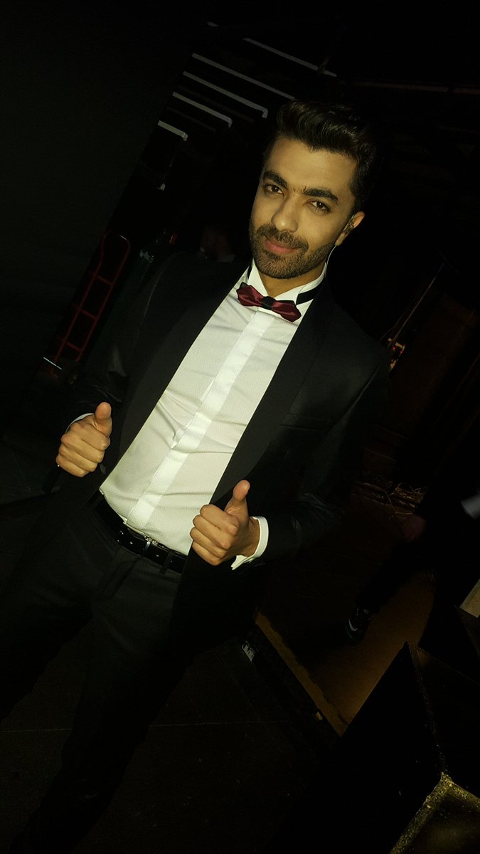 StaracArabia's tweet photo. @MohamedAbbaass بعد قليل على مسرح #StaracArabiaTheFinale ... لا تنسوا التصزيت له ودعمه! #يلا_عباس https://t.co/zfhuvDY9ho