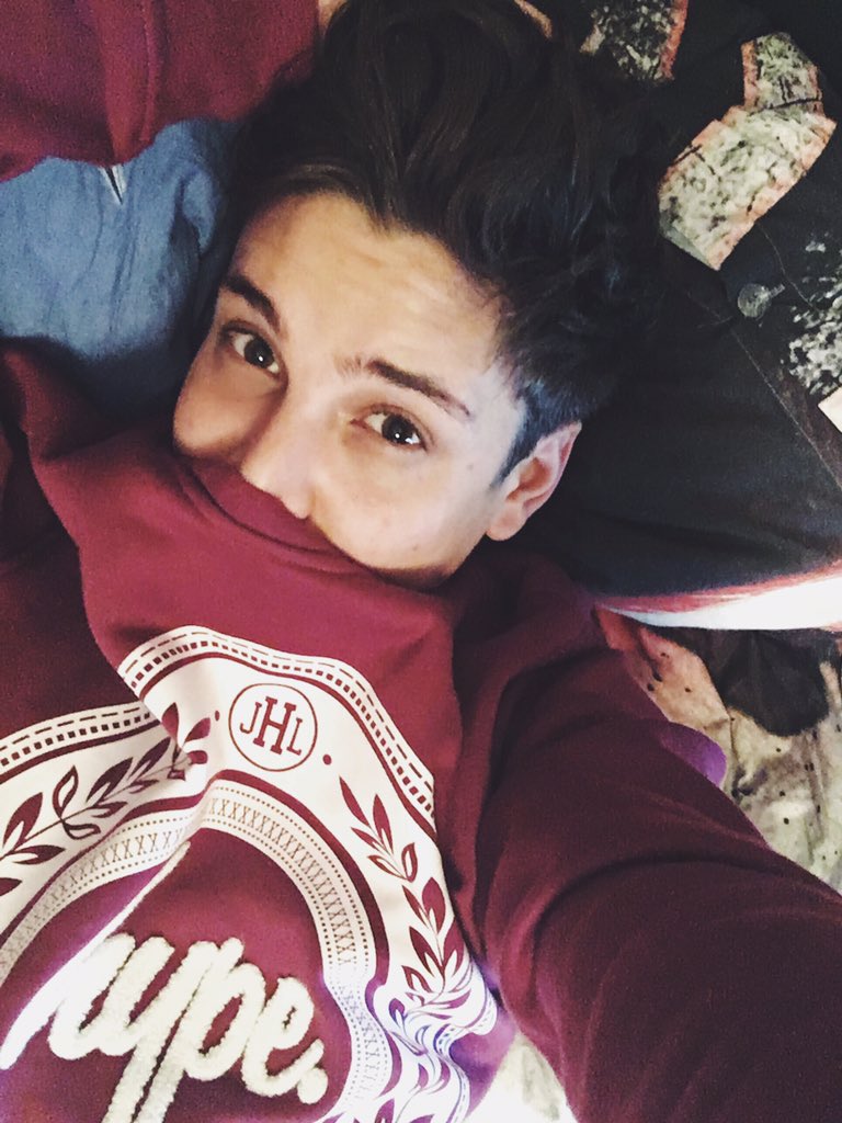 TheRealLiont's tweet photo. Weeeeeeekend! 👌🏻 https://t.co/psCrVX4VcE