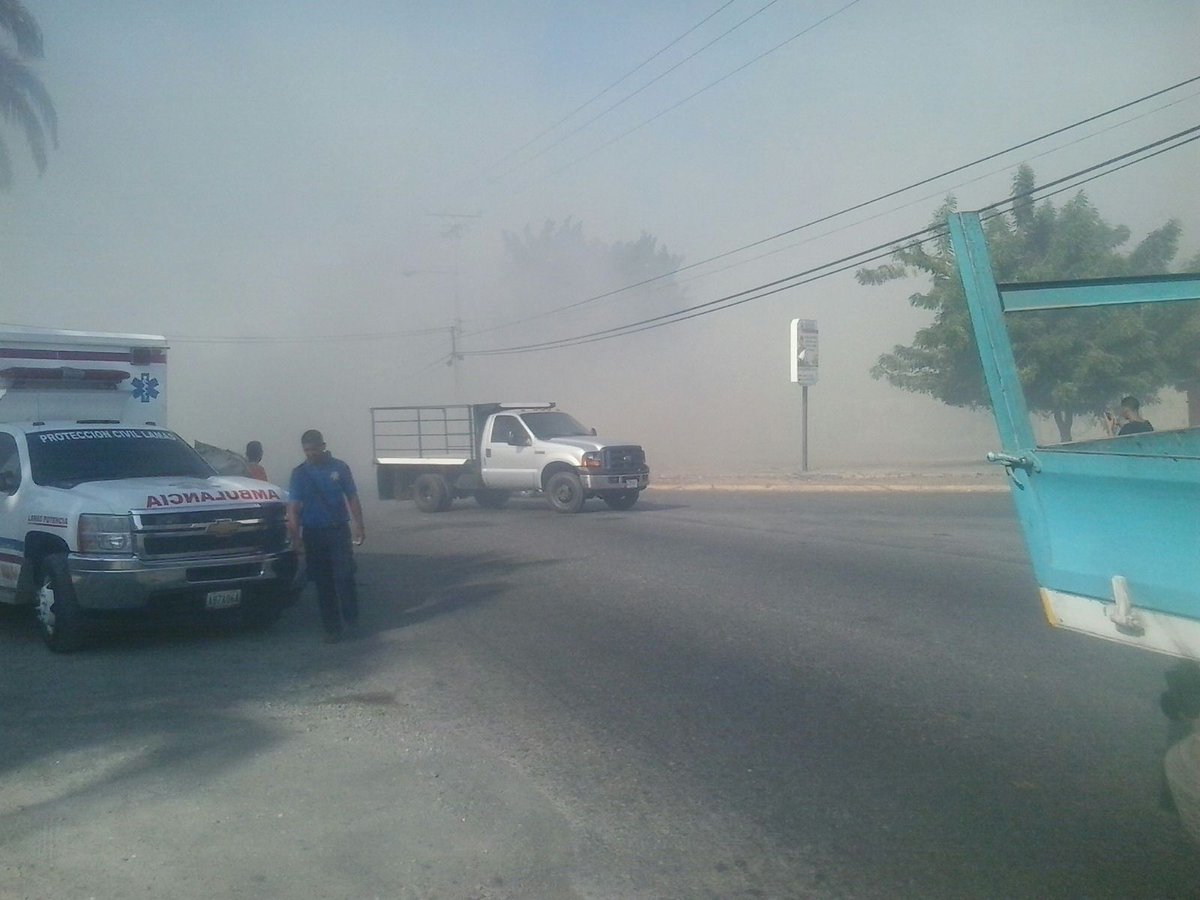 #AlMomento Equipo de #PC-Lamas controla incendio de vegetación en la vía #Turagua @ErickporLamas
