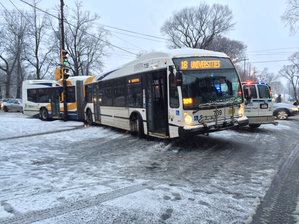 JSadiCBC's tweet image. Bus accident at Spring Garden and South Park. #cbcns