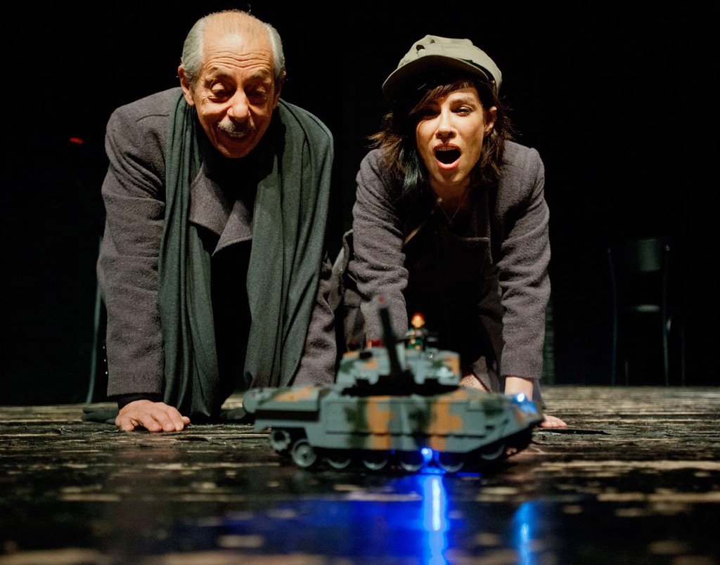 Son Oyun- Ben Bertolt Brecht - Müzikli Politik Kabare- Trump Sahnesi 31 Ocak Pazar 18.00 - Tülay Günal - Genco Erkal