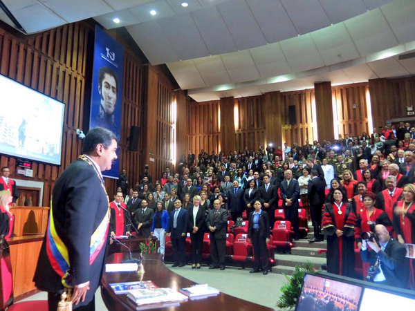 Maduro ante ausencia de Allup en TSJ: Venezuela está por encima de sus intereses mezquinos  goo.gl/ttmsY8