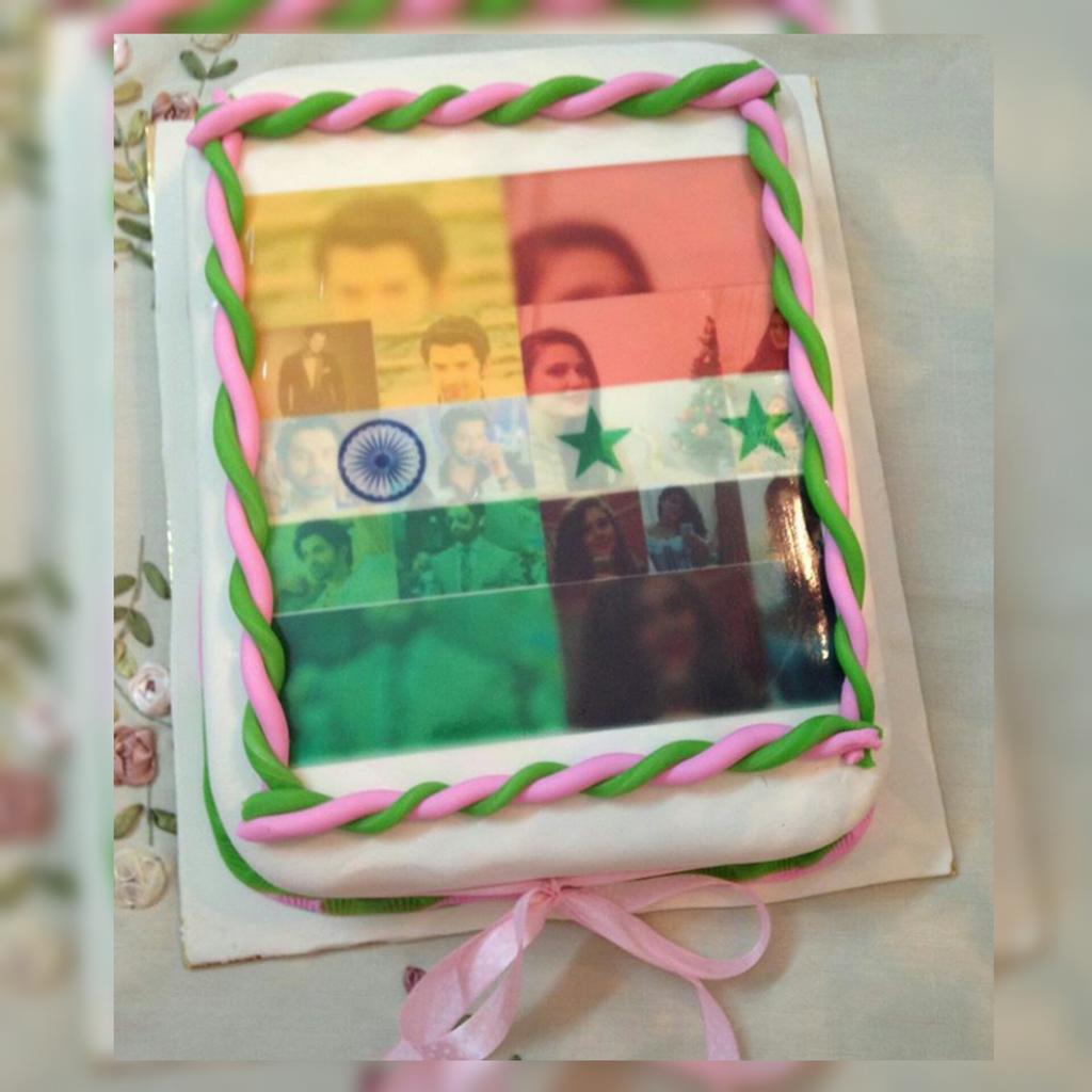 nour_barun's tweet photo. The best cake ever😍😍
Love u soooo much barun💓💓
#me #barun_sobti
@BarunSobtiSays @BarunSobtiSays  @BarunSobtiSays😍😍🙈💓 https://t.co/wfT6wsIcQm