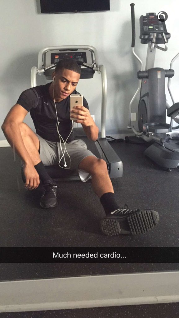 eazyeog's tweet photo. know u hate mirror selfies 😂😂 @KeithTPowers https://t.co/4X4vuD7uni