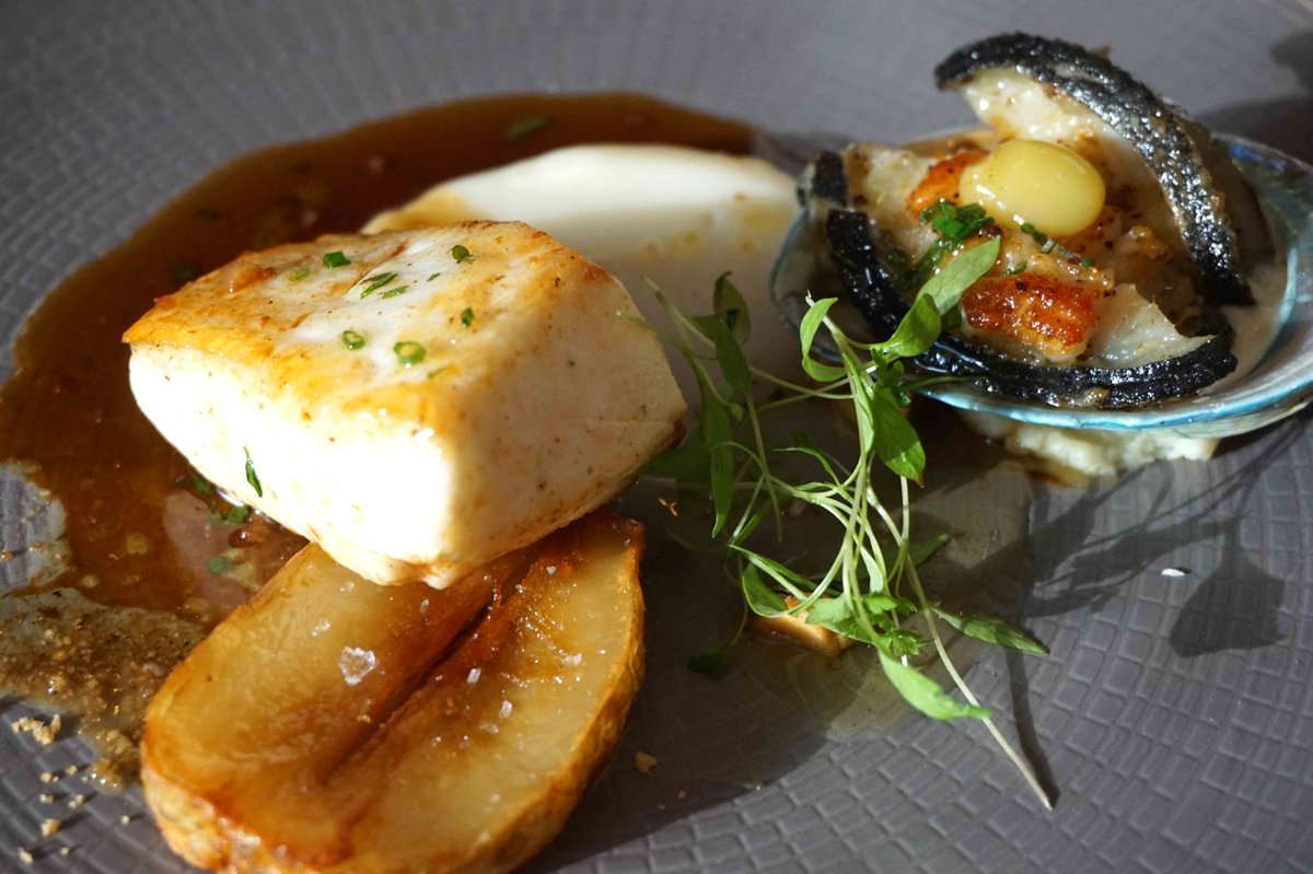 garyjberry's tweet photo. White halibut, abalone, sunshokes, hazelnut & bearnaise jus for @ParkTowerLondon's special #OceanatOneOOne pop-up https://t.co/8a5FIlOboX