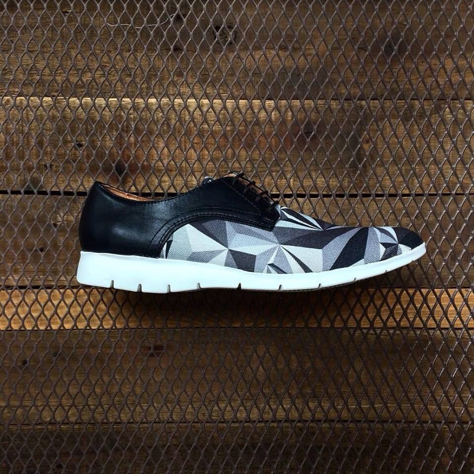 Cuenca_Co's tweet photo. Marbella Fractal 

Esto y algo más verás hoy desde las 20hs en la presentación Marbella. 

#shoes https://t.co/FBNcFNCXzu