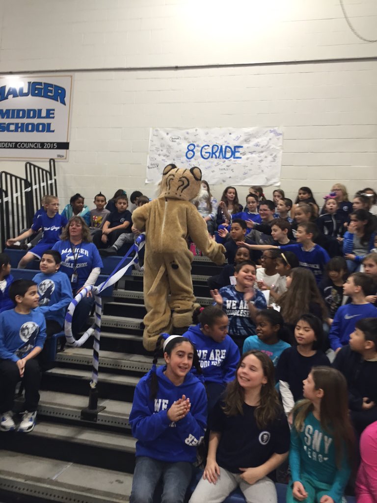 VEM_StudCo's tweet photo. Such a great day! Thanks to everyone who make the spirit week and pep rally possible!!! https://t.co/ISslOhnCyv