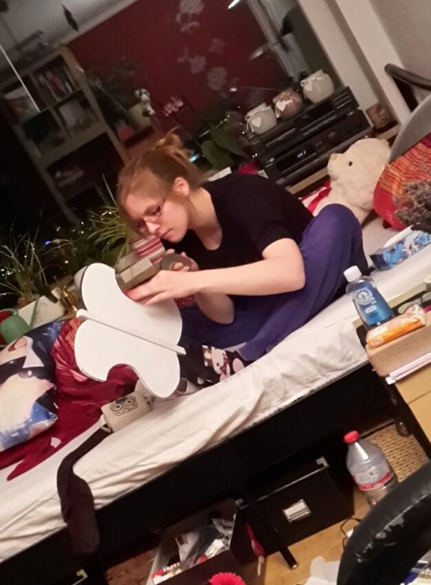 Alathaia_'s tweet image. So arbeitet man professionell! Wozu hat man auch hände und Füße 8&quot;D #LLucky9 #Kotori #Fächer