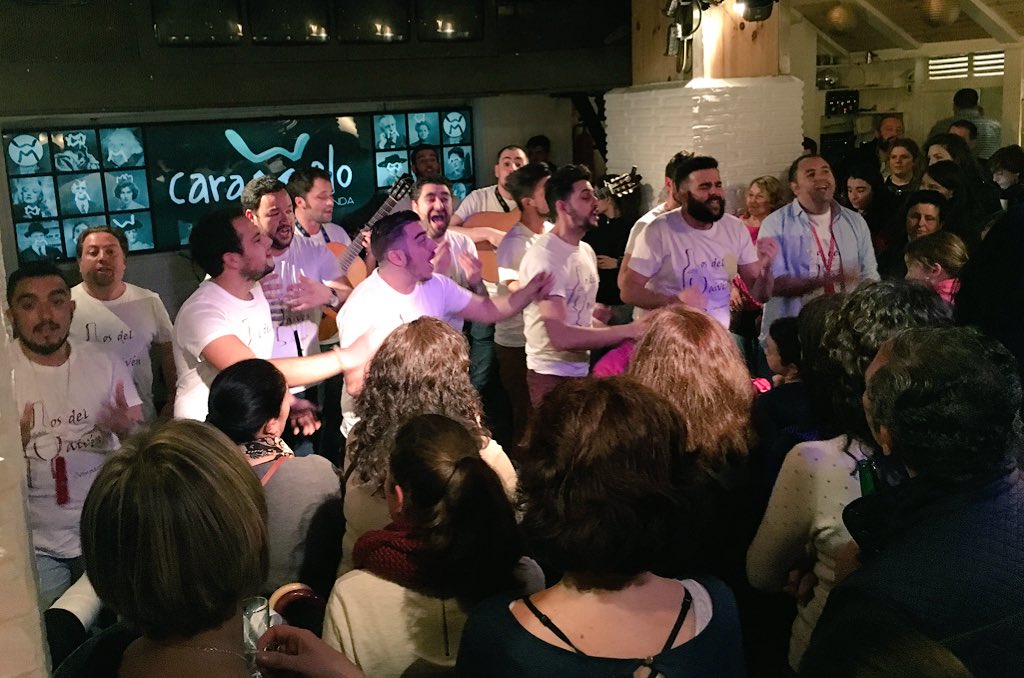 Ahora suena 🔊"Los del vaivén" Comparsa de... @Pascu_Ronda en <a href="/CarameloRonda/">Caramelo Ronda</a> se vive el Carnaval de Ronda 2016 〽️🎉🎊